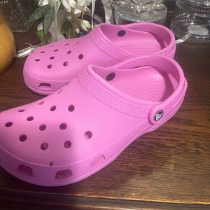 Pink crocs women’s 10 men’s 8